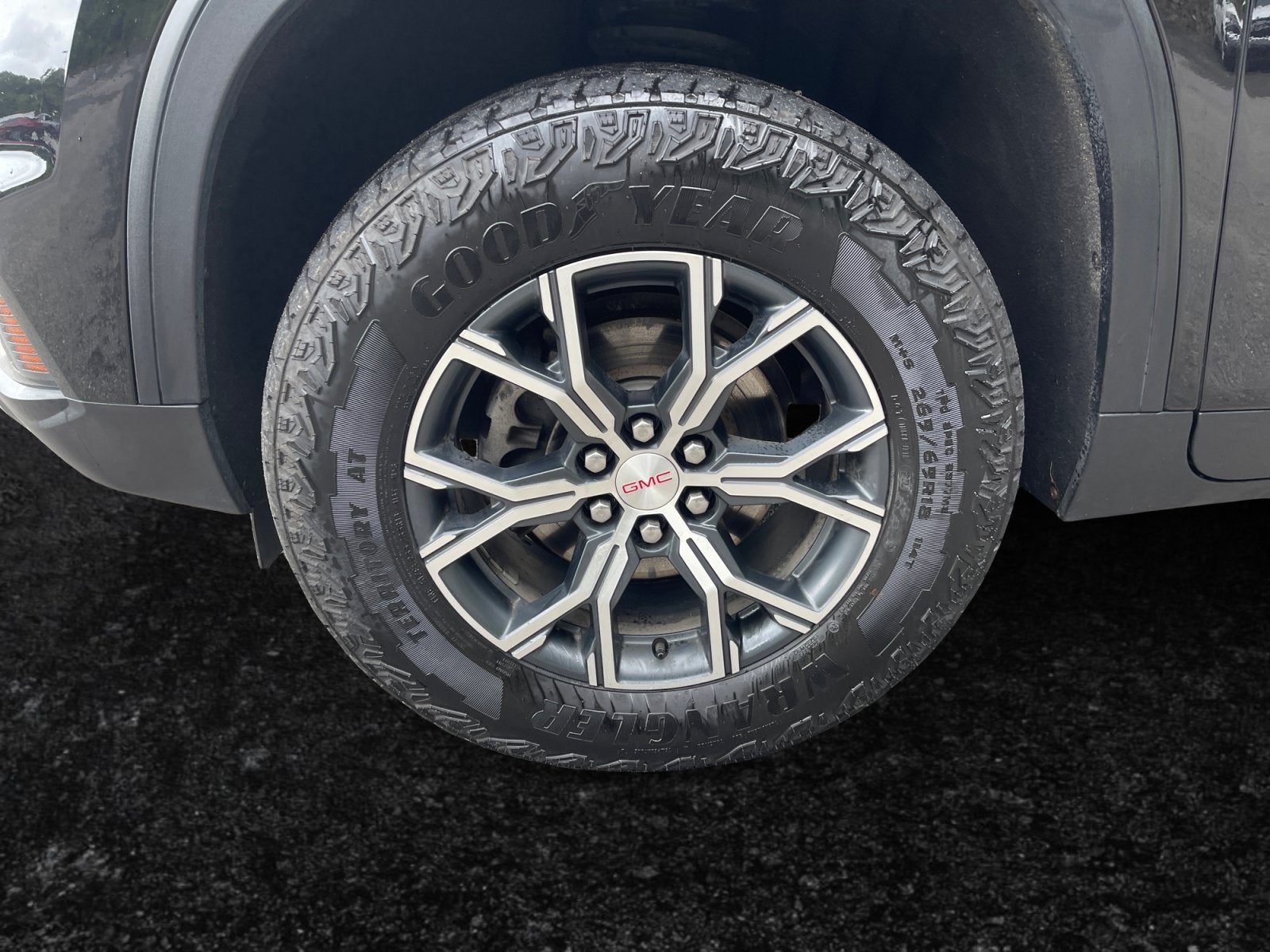 2024 GMC Acadia AT4
