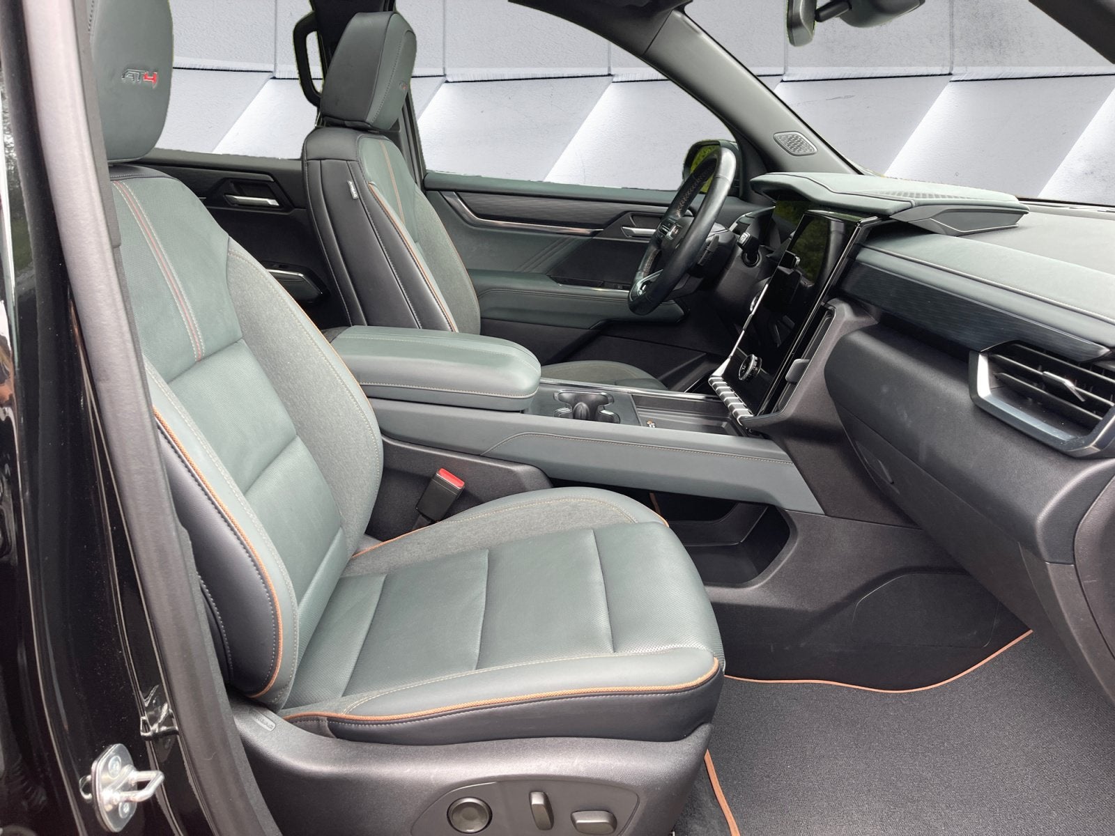 2024 GMC Acadia AT4
