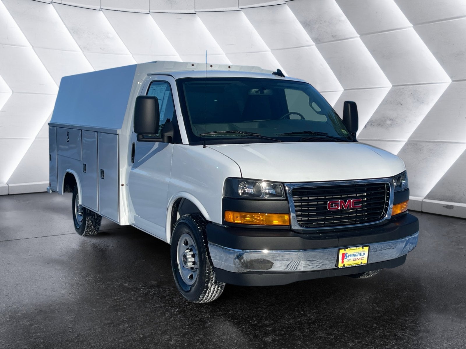 2026 GMC Savana Cutaway 3500 1WT