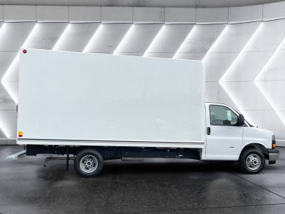 2026 GMC Savana Cutaway 3500 1WT Unicell 15 Ft Classic Cube
