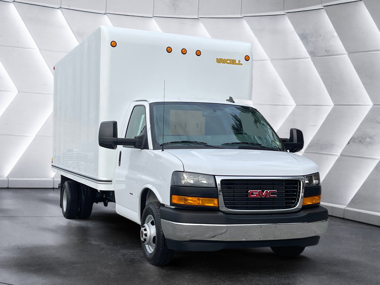 2026 GMC Savana Cutaway 3500 1WT Unicell 15 Ft Classic Cube