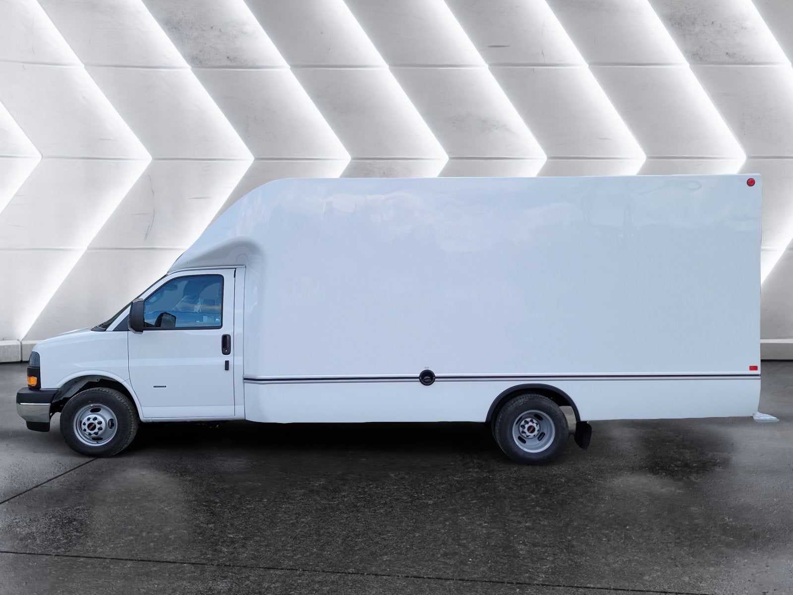 2025 GMC Savana Cutaway 3500 1WT