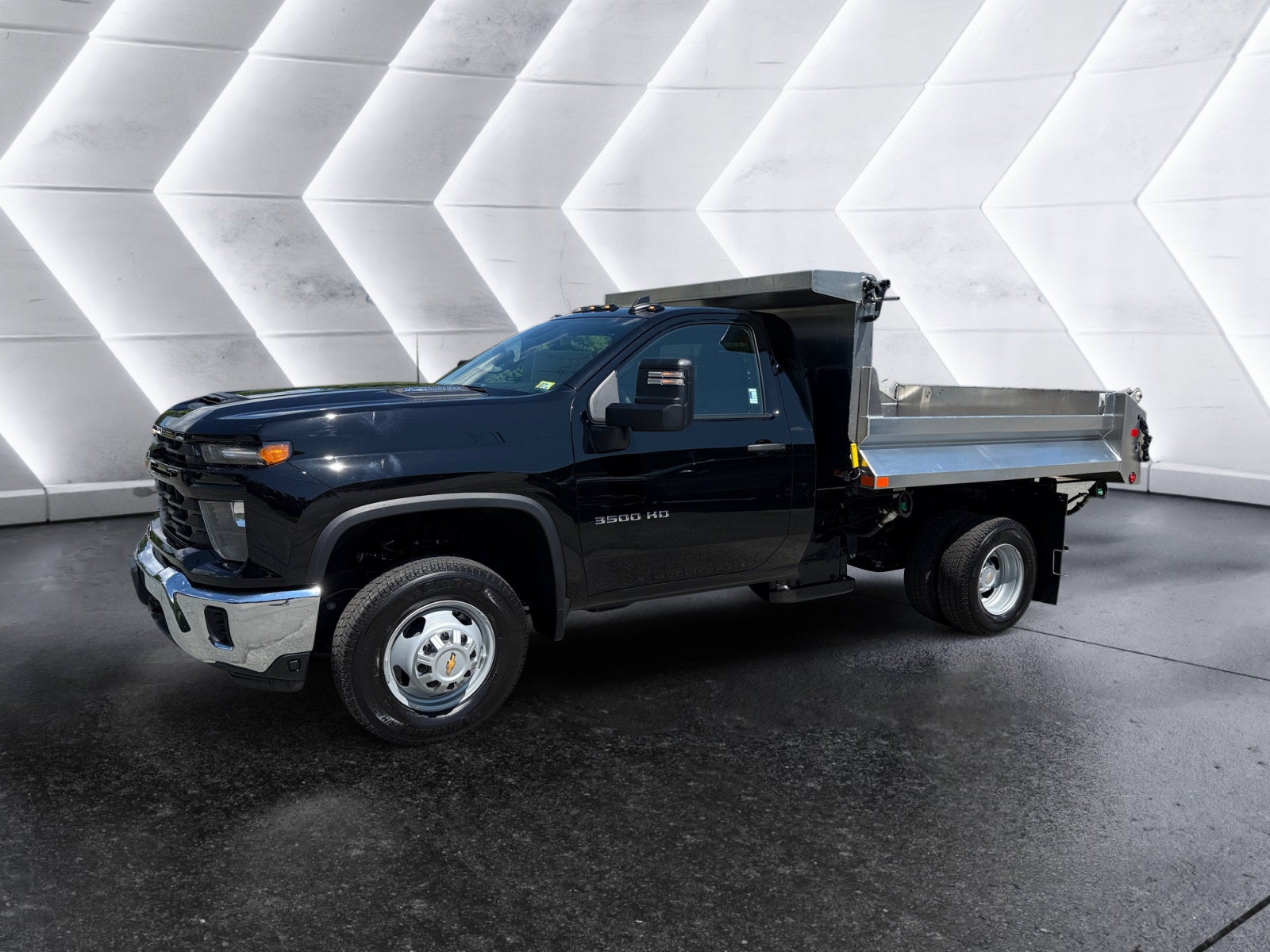 2026 Chevrolet Silverado 3500 HD Chassis Cab WT UNICELL Air-Flo 9 Ft 3-Yard Aluminum Dump