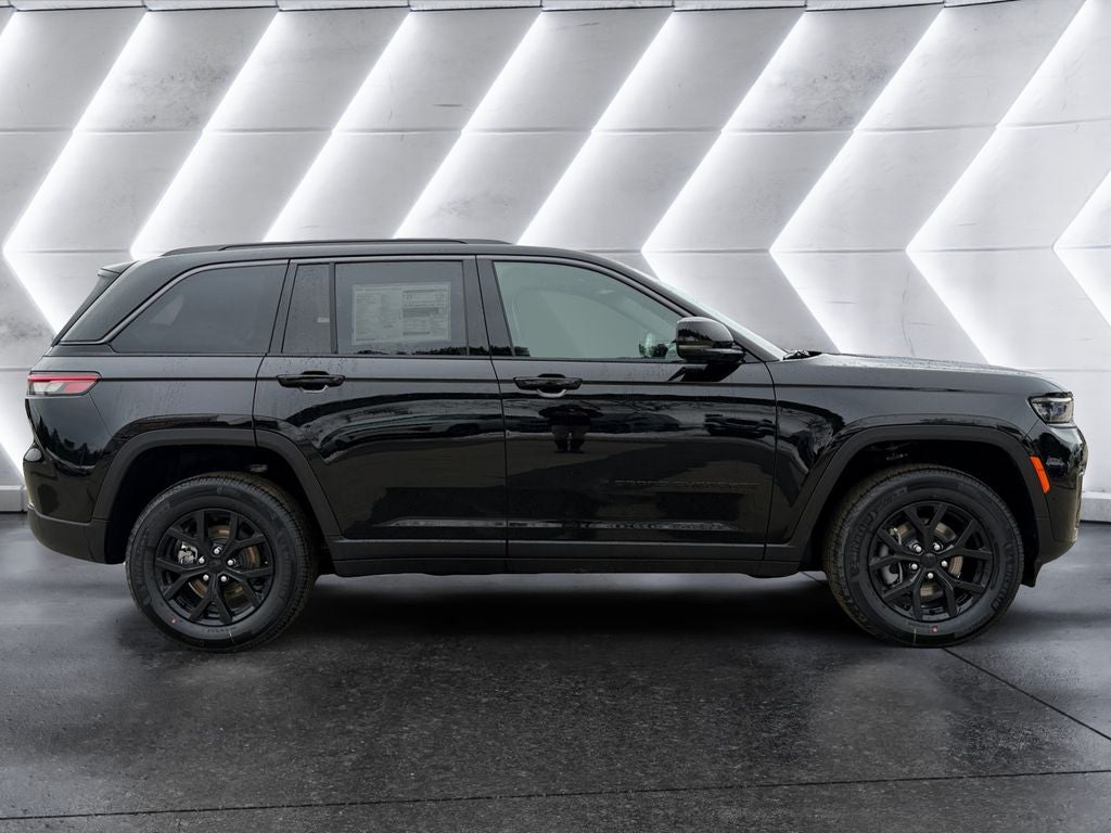 2026 Jeep Grand Cherokee Laredo