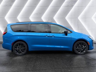 2027 Chrysler Pacifica Limited