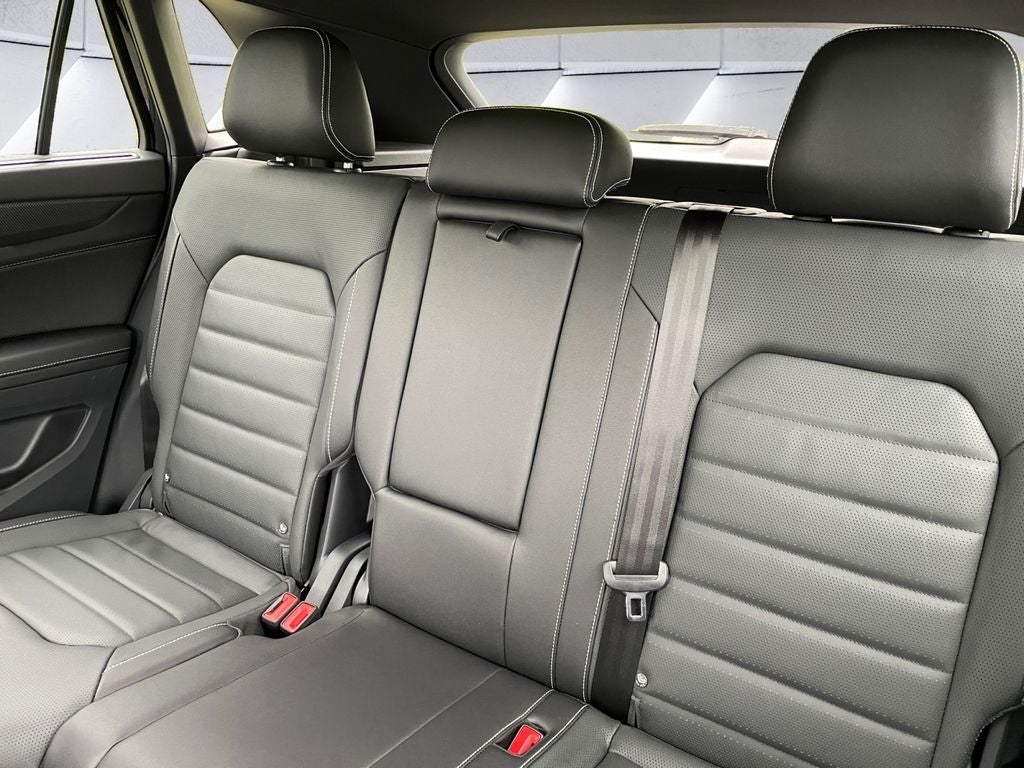 2026 Volkswagen Atlas Cross Sport SEL R-Line Black