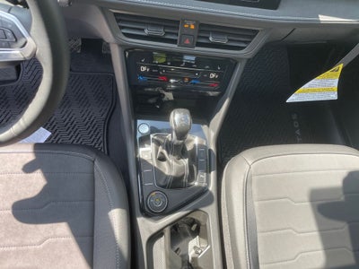 2026 Volkswagen Taos 1.5T SE Black