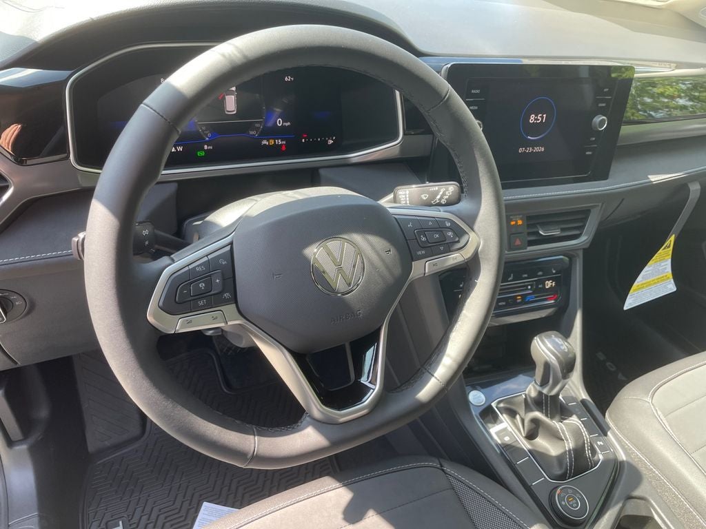 2026 Volkswagen Taos 1.5T SE Black
