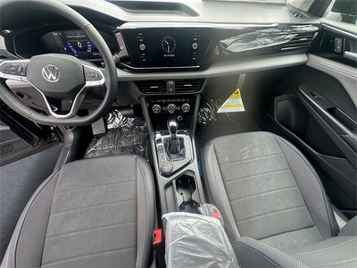 2024 Volkswagen Taos 1.5T SE Black