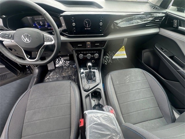 2024 Volkswagen Taos 1.5T SE Black