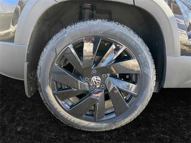 2024 Volkswagen Taos 1.5T SE Black