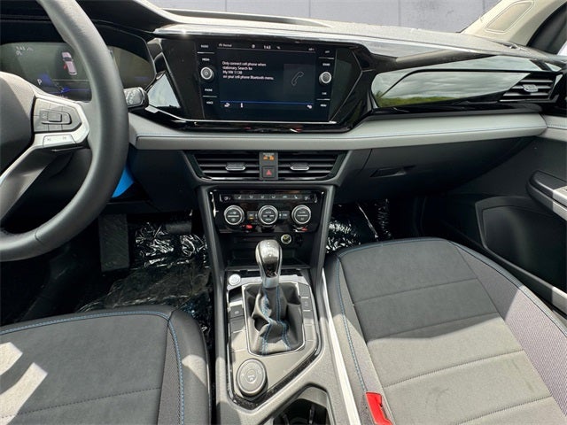 2024 Volkswagen Taos 1.5T SE Black