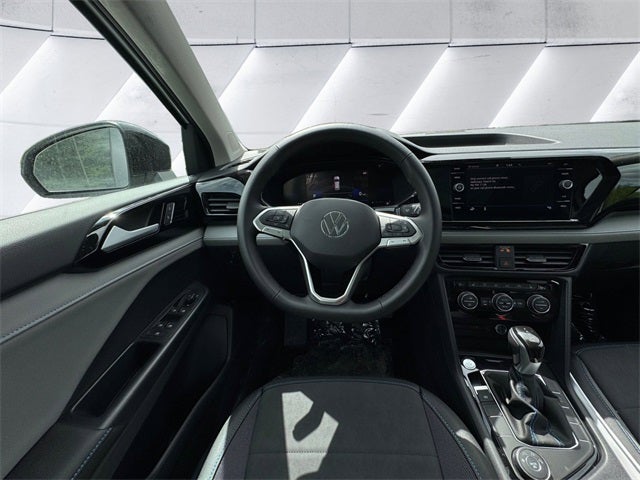 2024 Volkswagen Taos 1.5T SE Black