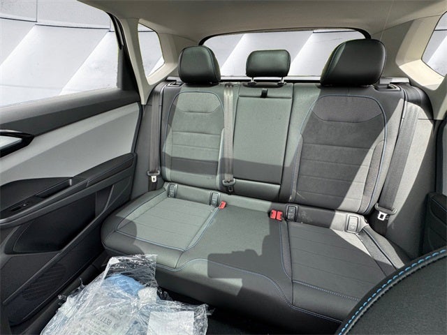 2024 Volkswagen Taos 1.5T SE Black