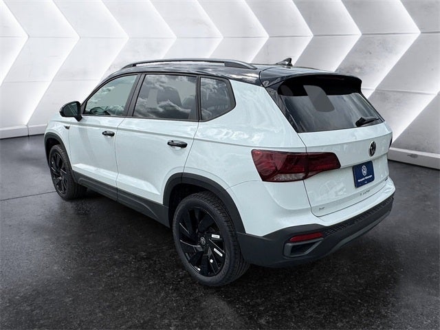 2024 Volkswagen Taos 1.5T SE Black