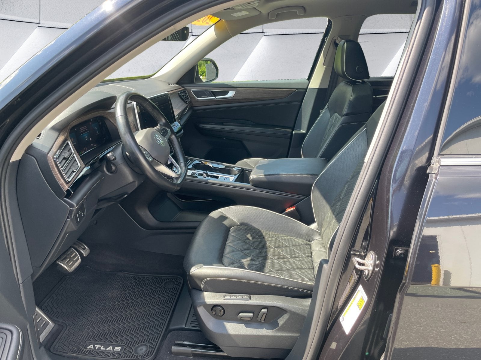 2024 Volkswagen Atlas 2.0T SEL Premium R-Line