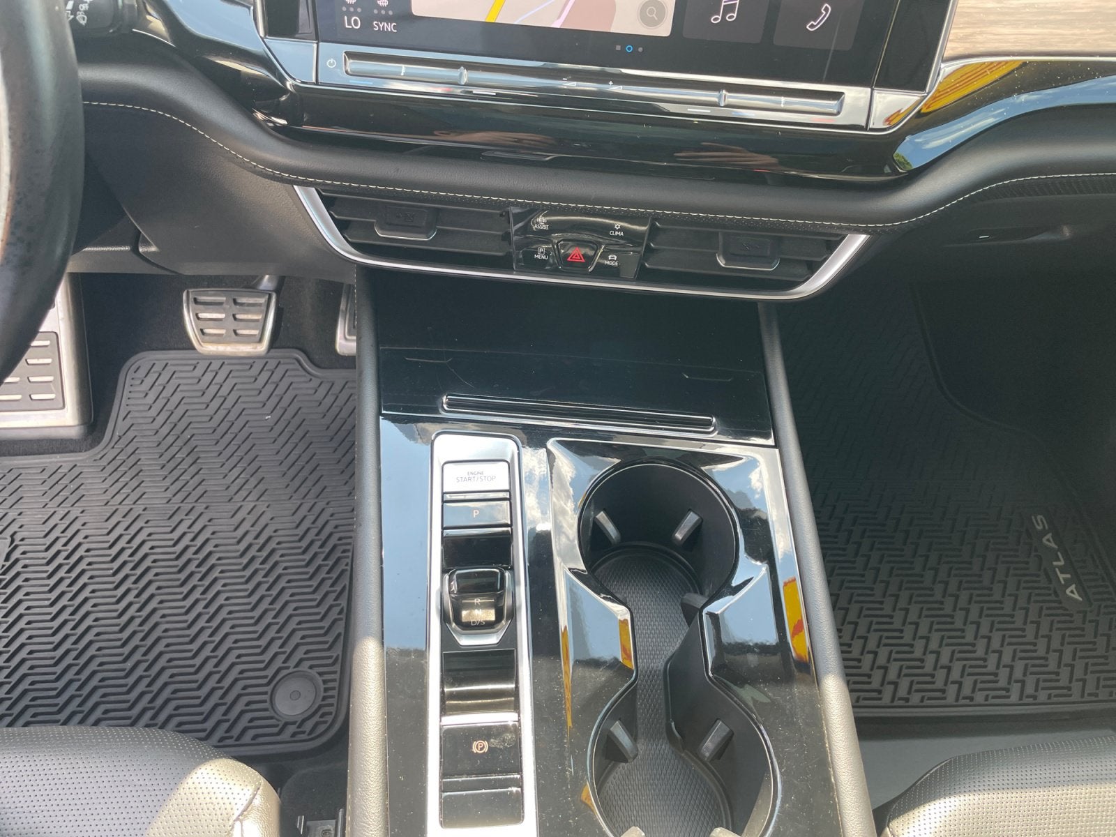 2024 Volkswagen Atlas 2.0T SEL Premium R-Line