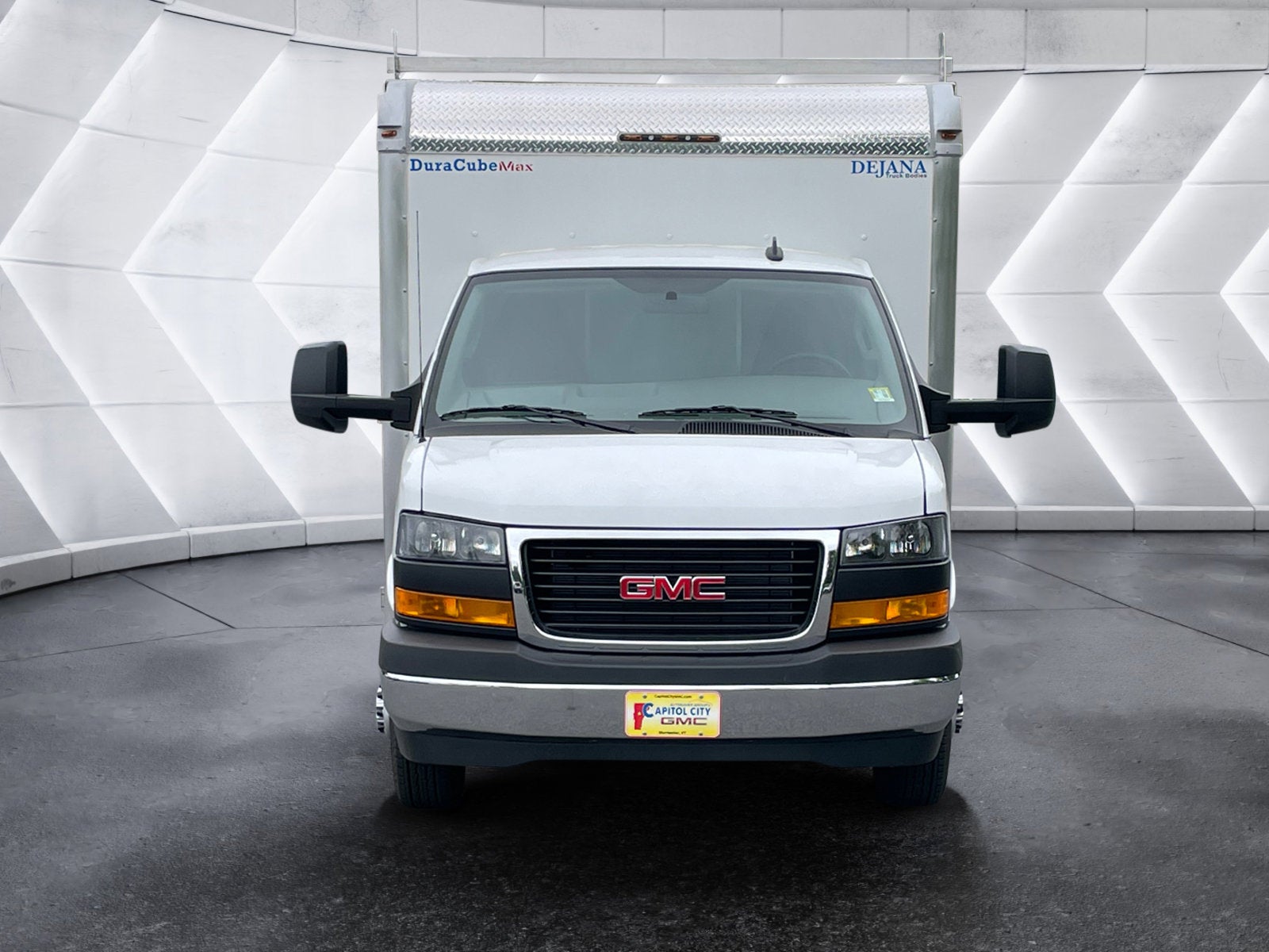 2025 GMC Savana Cutaway 3500 1WT