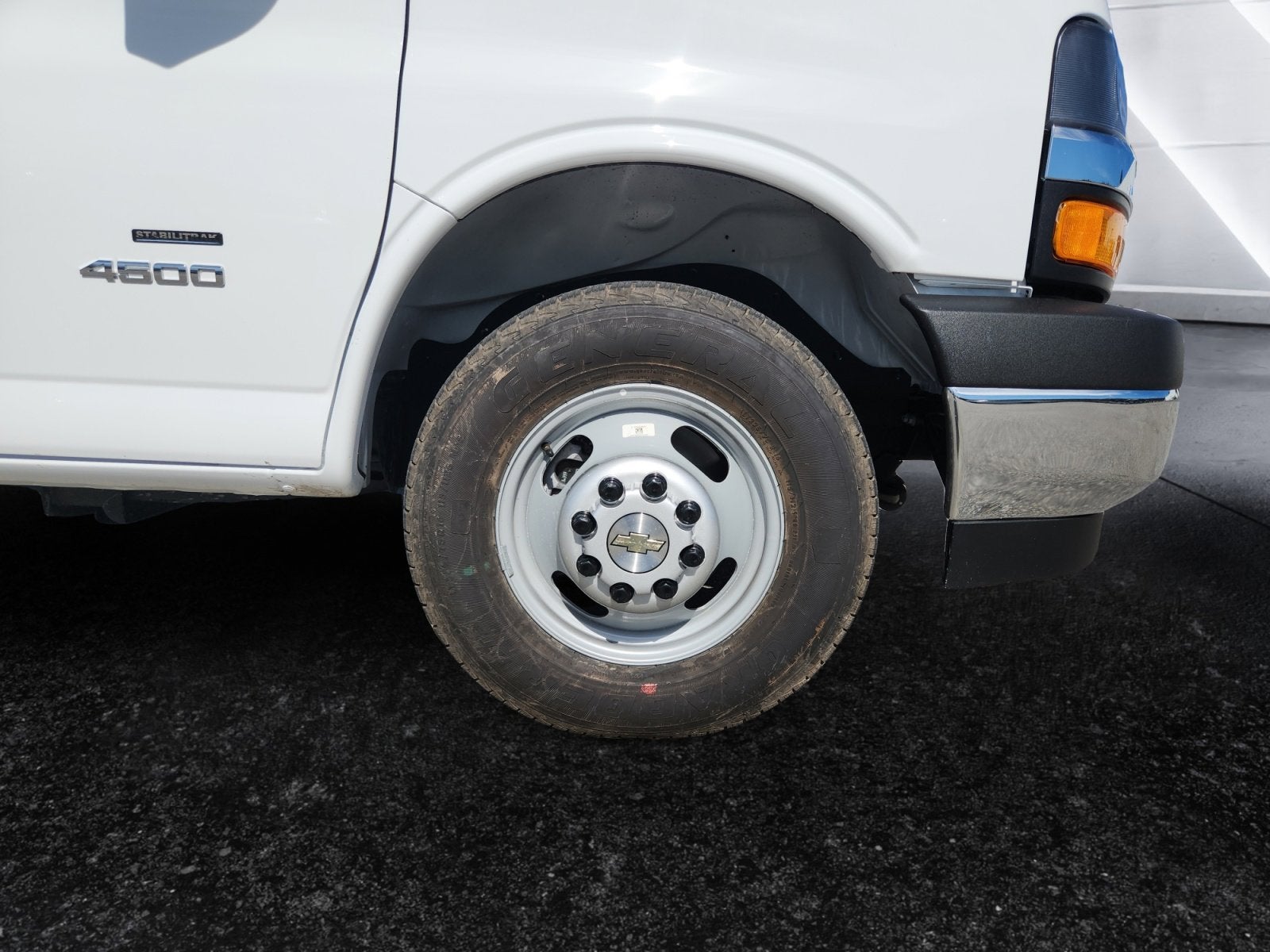 2025 Chevrolet Express Cutaway 4500 2WT Unicell Box Van