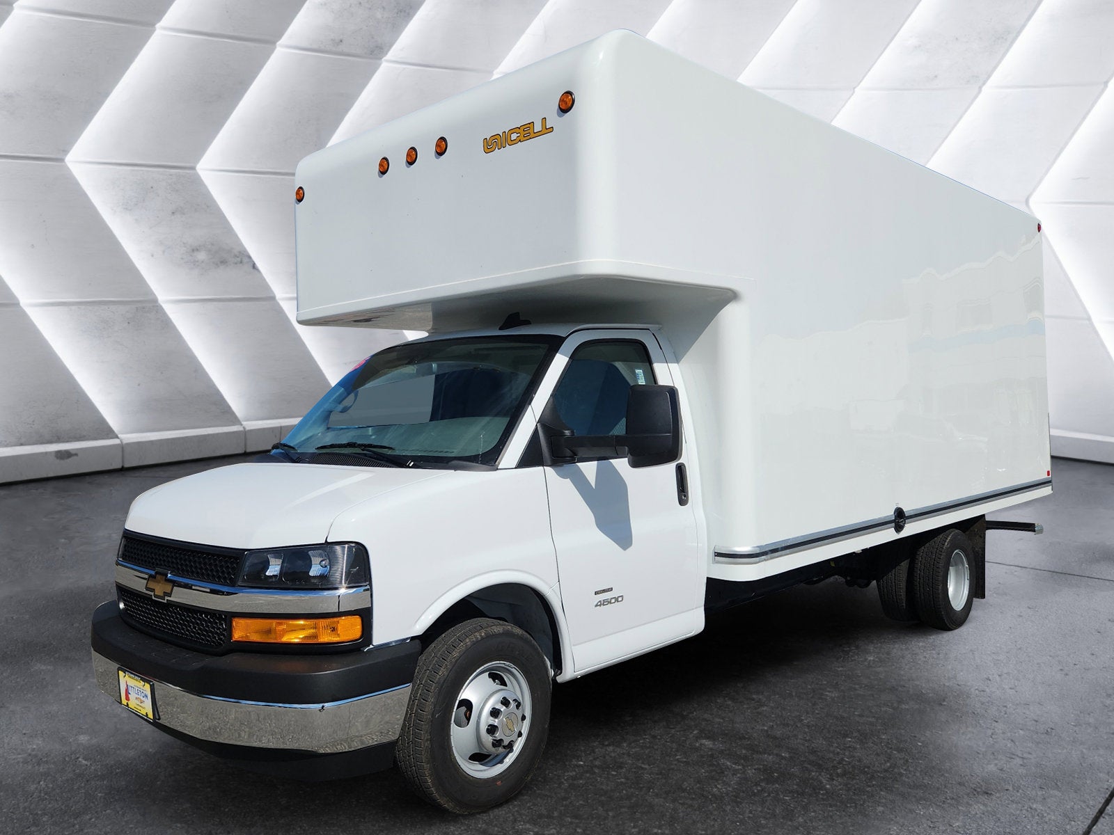 2025 Chevrolet Express Cutaway 4500 2WT Unicell Box Van