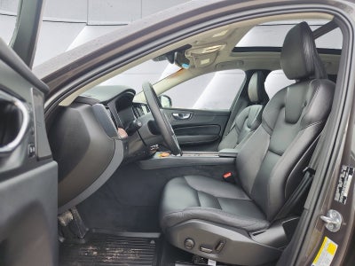 2023 Volvo XC60 Plus Dark Theme