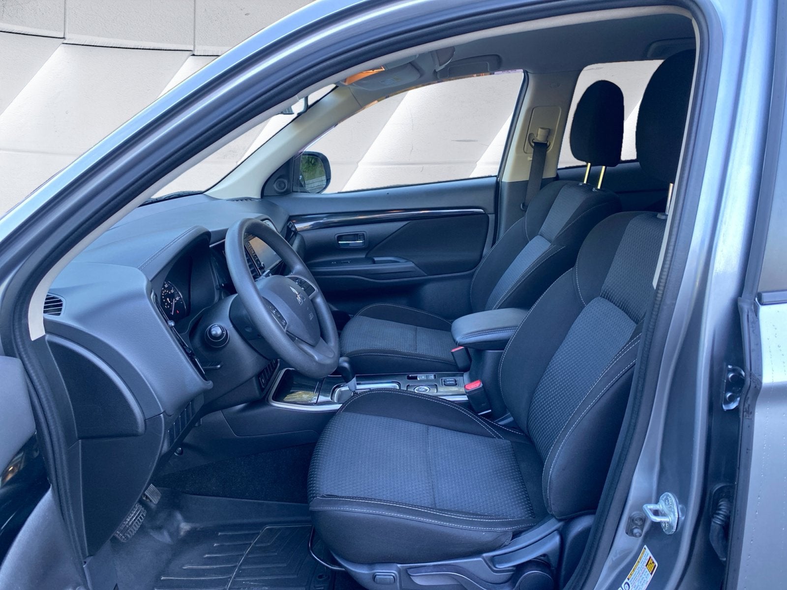 2020 Mitsubishi Outlander Base