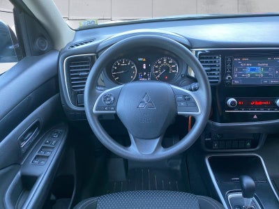 2020 Mitsubishi Outlander Base