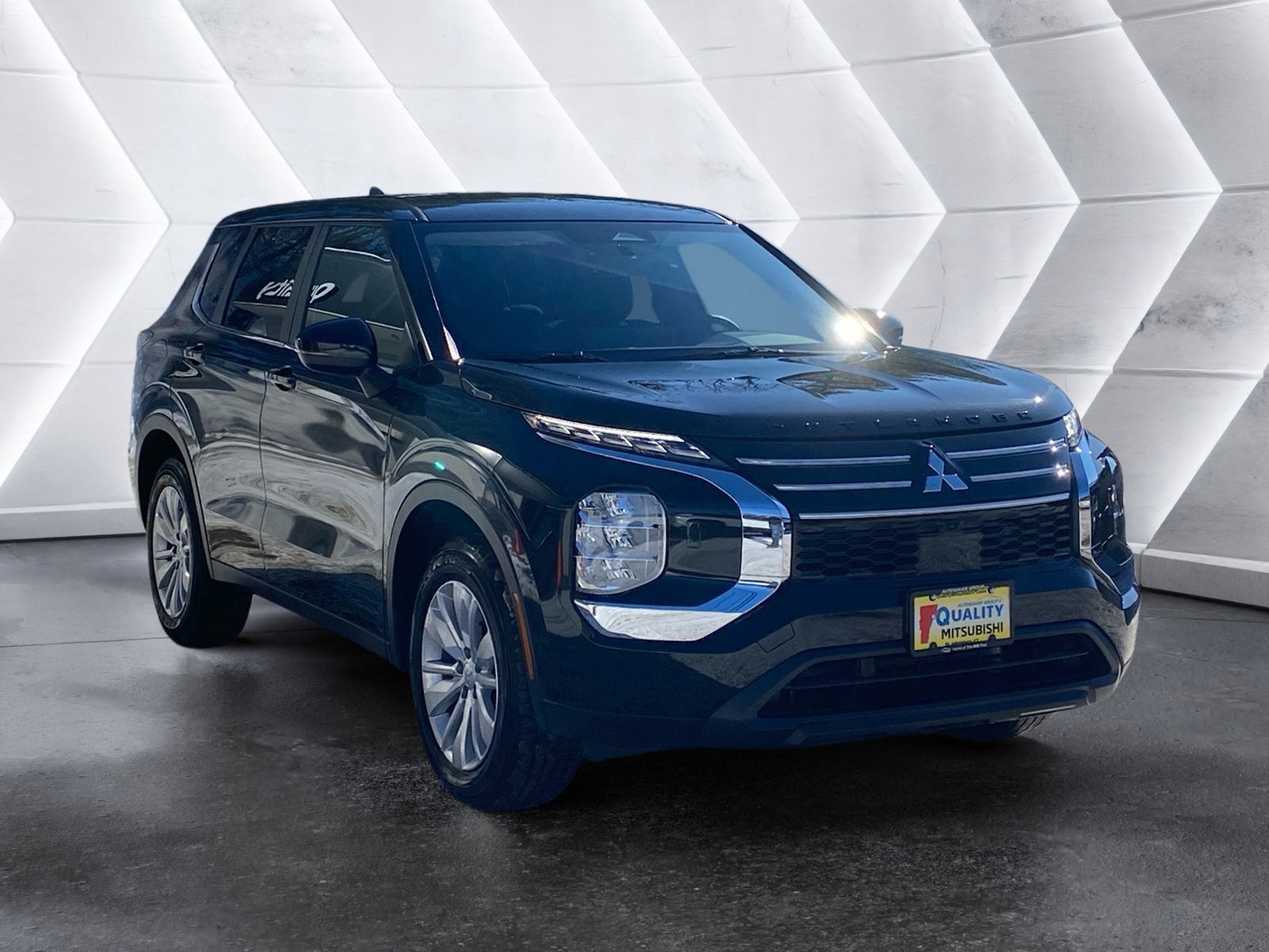 2025 Mitsubishi Outlander ES