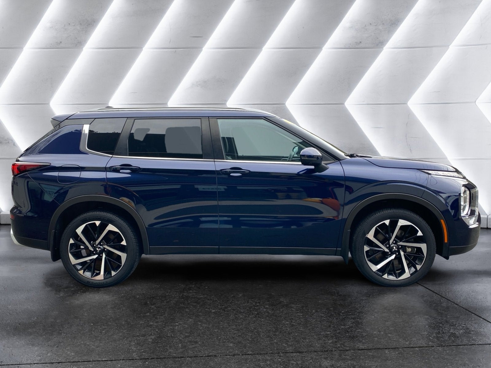 2022 Mitsubishi Outlander Base