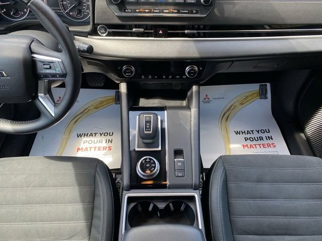 2022 Mitsubishi Outlander Base