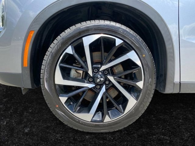 2022 Mitsubishi Outlander Base