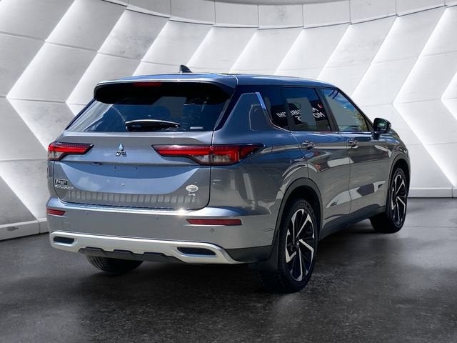 2023 Mitsubishi Outlander Base