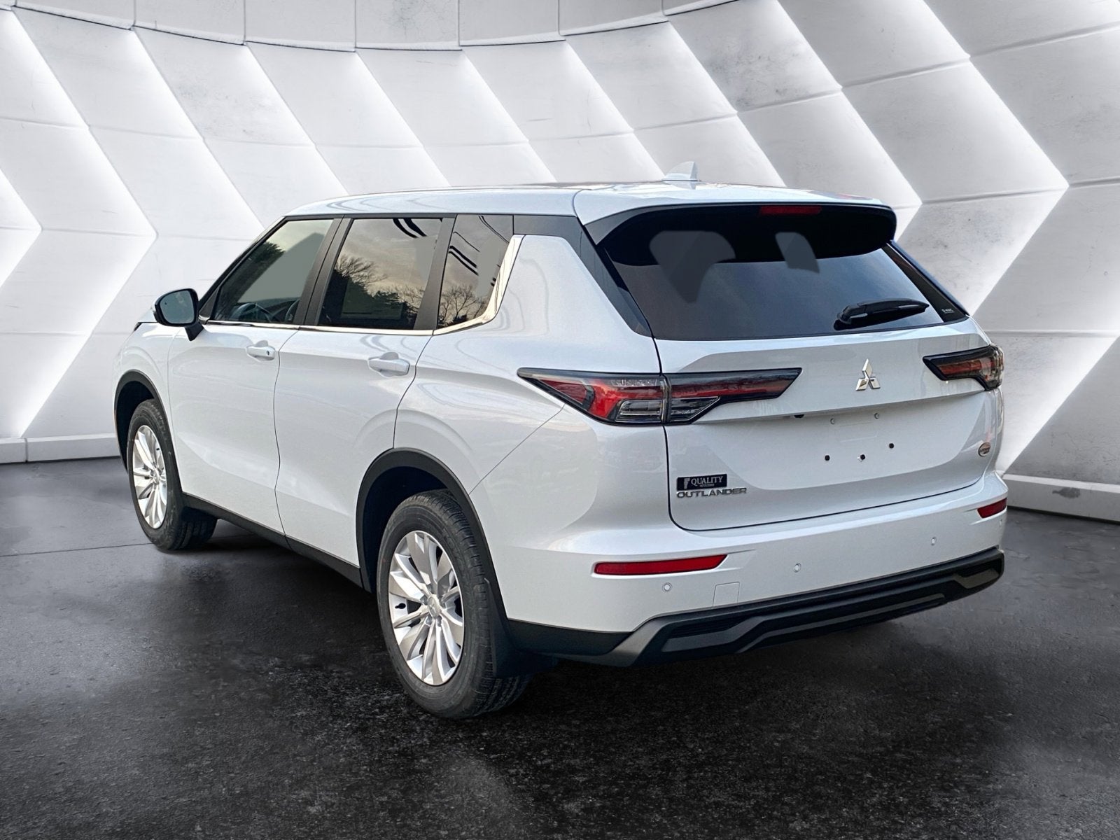2026 Mitsubishi Outlander ES