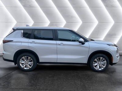 2026 Mitsubishi Outlander ES