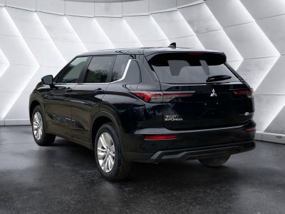 2026 Mitsubishi Outlander ES