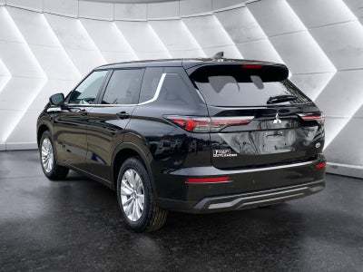 2026 Mitsubishi Outlander ES
