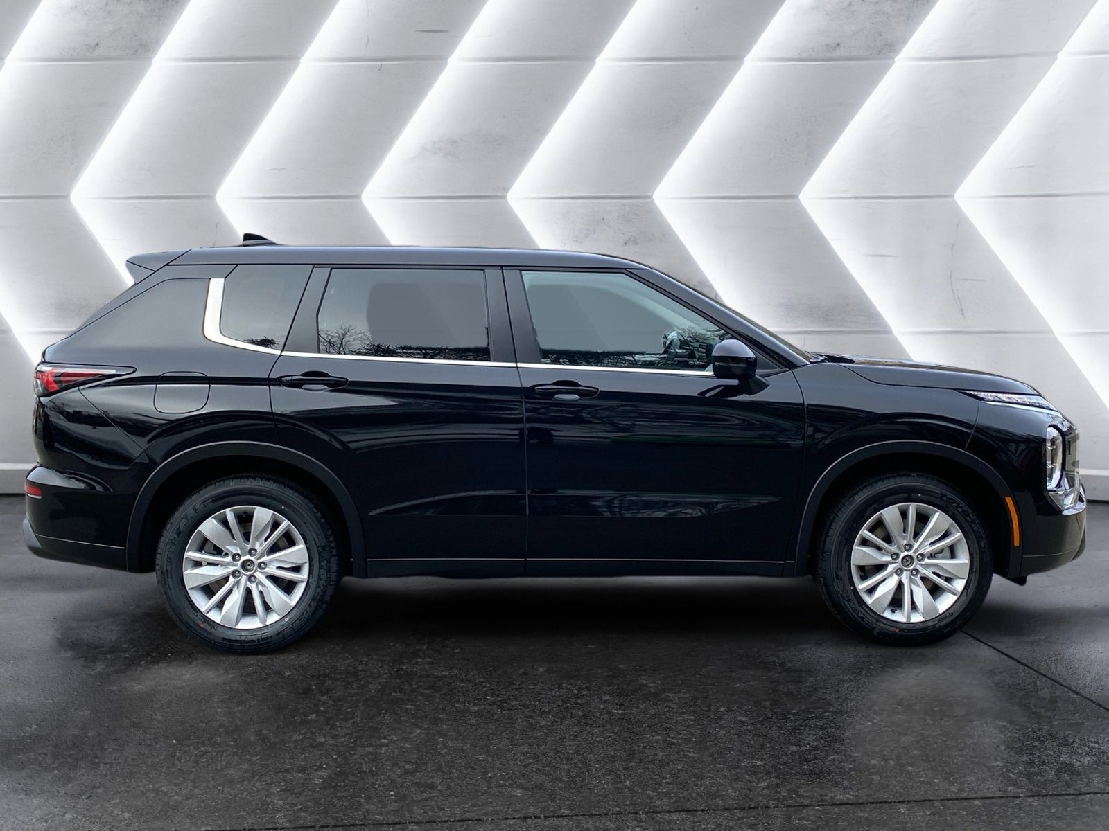 2026 Mitsubishi Outlander ES