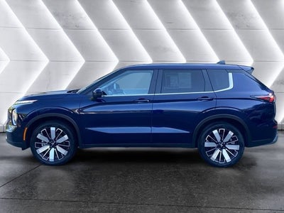 2025 Mitsubishi Outlander Base