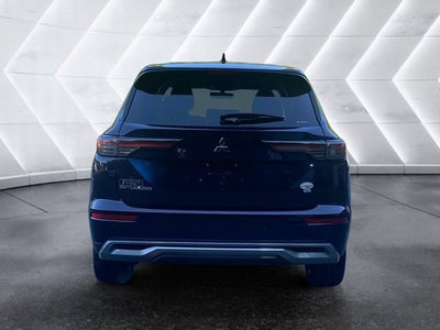 2025 Mitsubishi Outlander Base