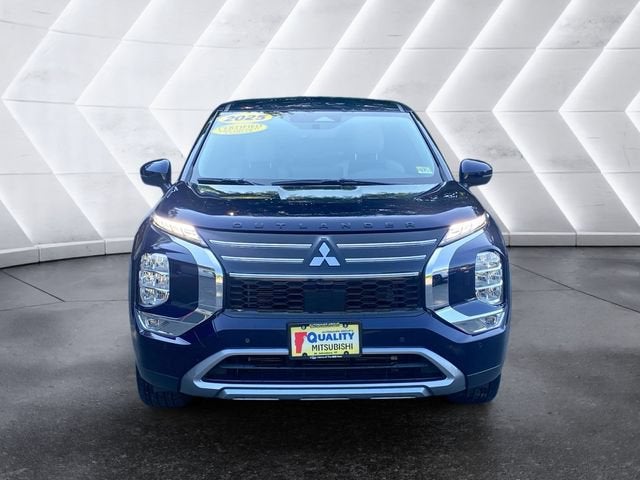 2025 Mitsubishi Outlander Base