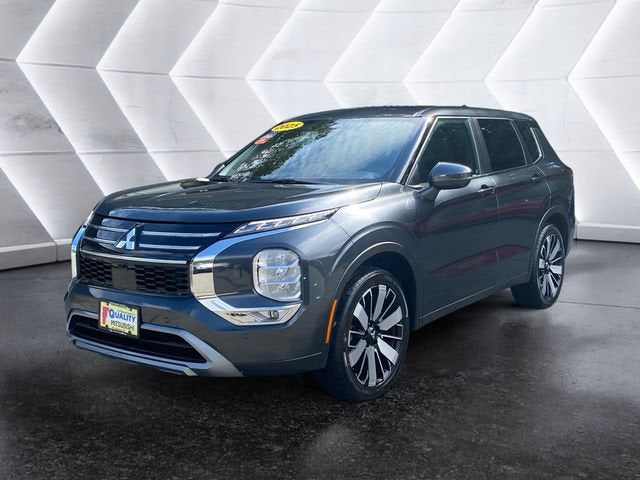 2025 Mitsubishi Outlander Base
