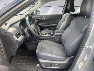 2025 Mitsubishi Outlander Base