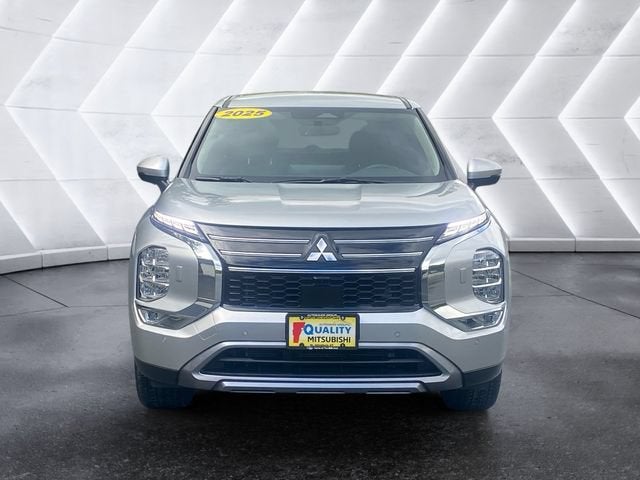 2025 Mitsubishi Outlander Base