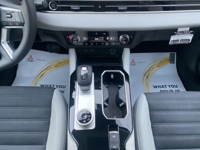 2026 Mitsubishi Outlander SE