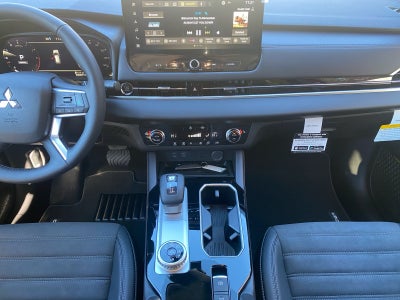 2027 Mitsubishi Outlander SE