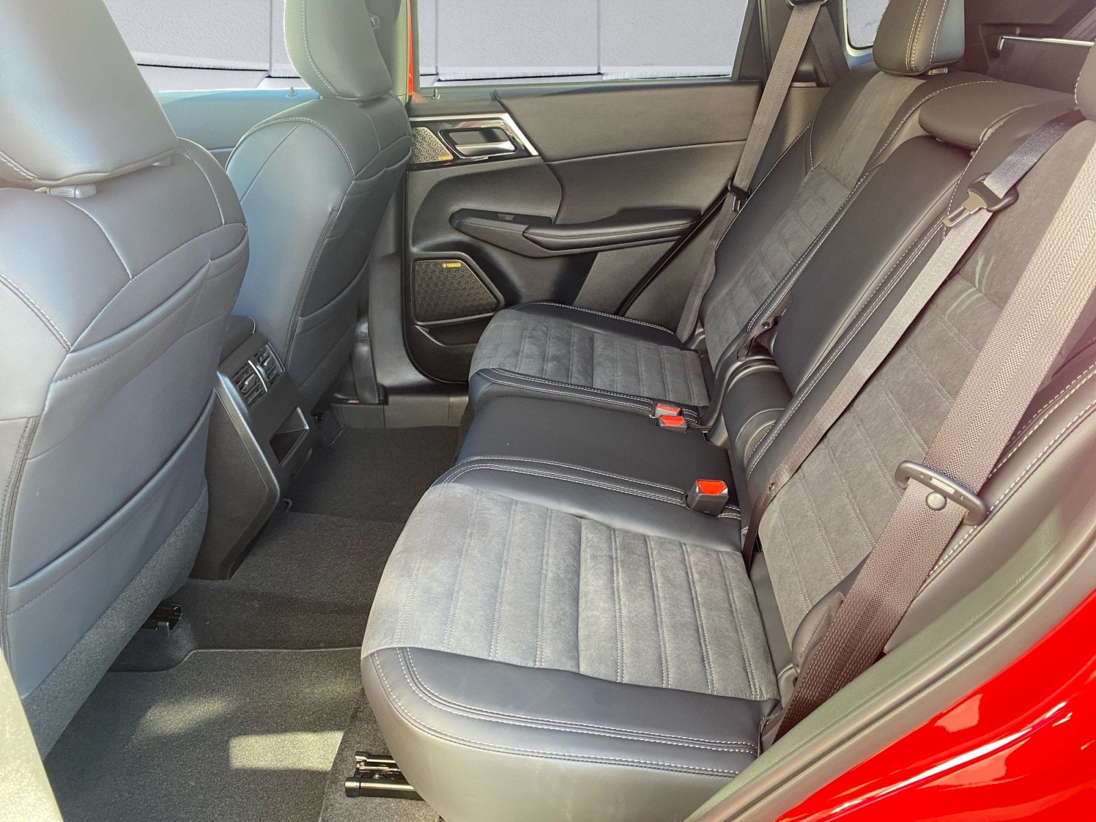 2027 Mitsubishi Outlander SE