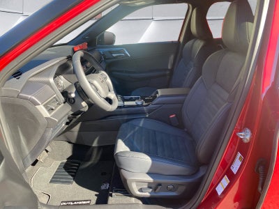 2027 Mitsubishi Outlander LE