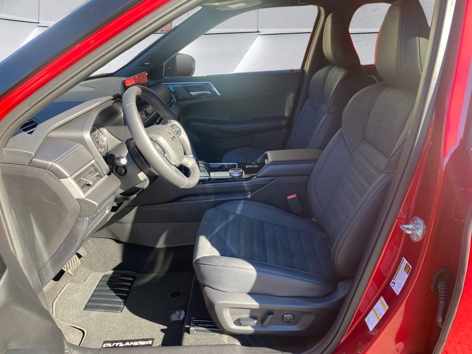 2027 Mitsubishi Outlander LE
