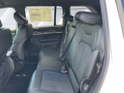 2026 Jeep Grand Cherokee Laredo Altitude