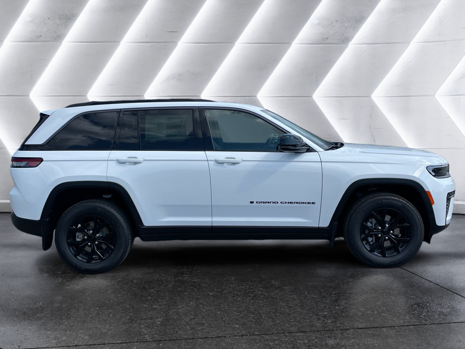 2026 Jeep Grand Cherokee Laredo Altitude